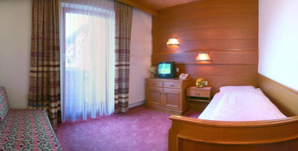 Hotel Garni Val-Sinestra Ischgl Pokoj fotografie
